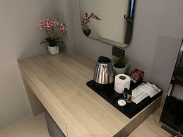 Dhanakarn5 Hotel