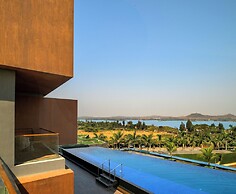 Aria Resort and Spa