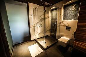 Aria Resort and Spa
