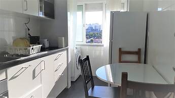 Beautiful Private Room With River View In Lisbon