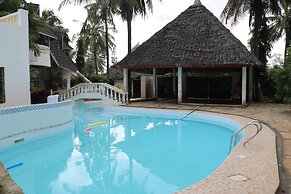 Room-a Wonderful Beach Property in Diani