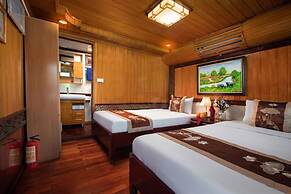 Halong Bay Cruise For Backpackers