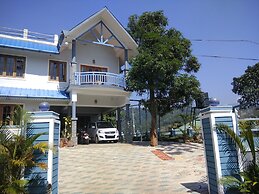 Room-1 Bedroom With Balcony Mountain Vie