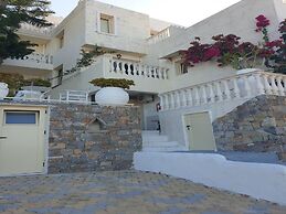 Hermes Korifi Suites Private Apartment