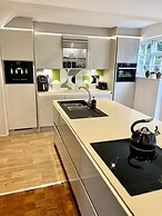 Stylish Central House Next To Warwick Castle