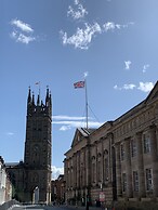 Stylish Central House Next To Warwick Castle