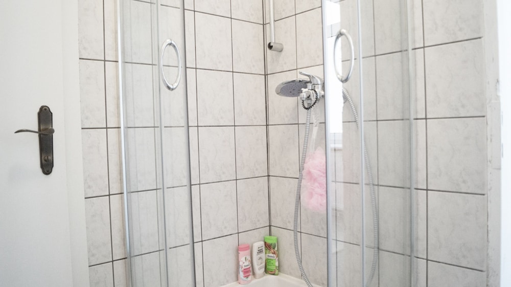Shared Modern Apartment Schönbrunn - Budget Stylish Room