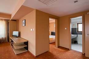 Hotel Oxford Inn & Suites