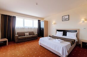 Hotel Oxford Inn & Suites