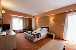 Hotel Oxford Inn & Suites