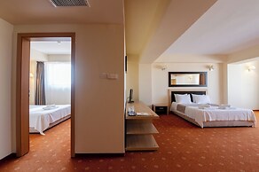 Hotel Oxford Inn & Suites