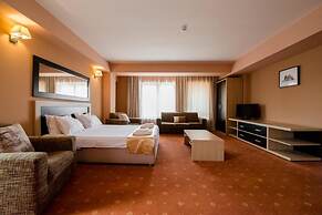Hotel Oxford Inn & Suites