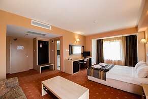 Hotel Oxford Inn & Suites