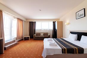 Hotel Oxford Inn & Suites