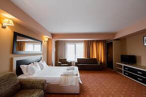 Hotel Oxford Inn & Suites