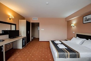 Hotel Oxford Inn & Suites