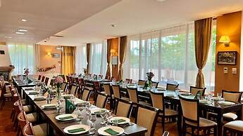 Hotel Oxford Inn & Suites