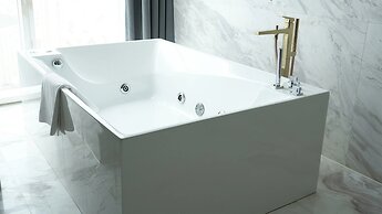 Crowne Plaza Dalian Xinghai by IHG