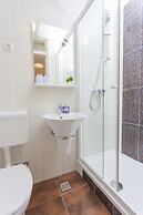 Apartments & Rooms Alagic