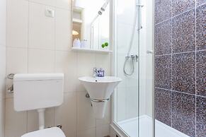 Apartments & Rooms Alagic