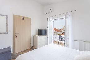 Apartments & Rooms Alagic