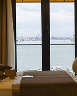 Tonight Hotel Port