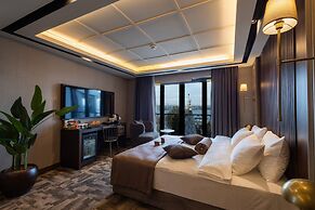 Tonight Hotel Port