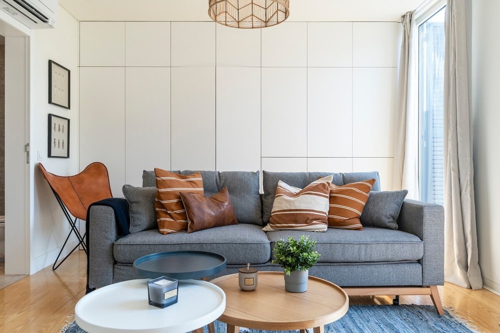 Modern 1BD w AC & Balcony