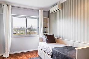 Large Contemporary 3 Bedroom Apartment