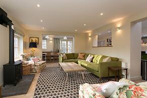 Stunning 3-bed House in a Private Hidden Valley