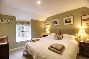 Stunning 3-bed House in a Private Hidden Valley