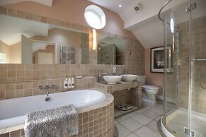 Stunning 3-bed House in a Private Hidden Valley