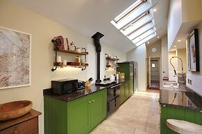 Stunning 3-bed House in a Private Hidden Valley