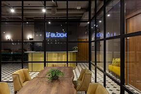 Q-block capsule hotel