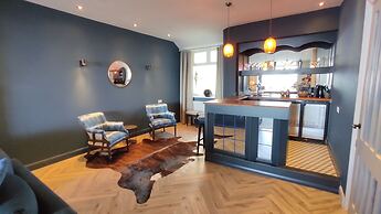 Onyx House