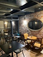 Andi Hotel