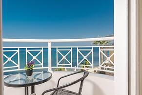 Nefeli Beach Hotel