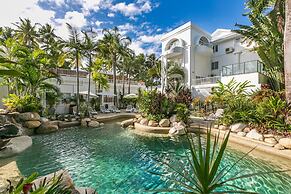 Poolside Apt in Alamanda Beachfront 77