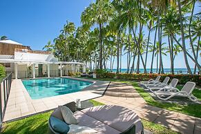 Poolside Apt in Alamanda Beachfront 77
