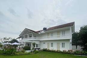 RedDoorz Plus @ Megamendung Puncak 2