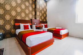 RedDoorz Plus @ Grand City Inn