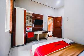 RedDoorz Plus @ Grand City Inn