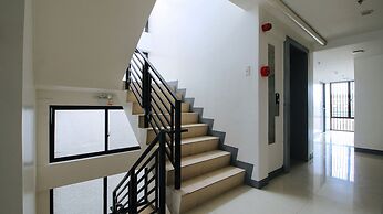 RedDoorz Plus @ Jardin Suites Guadalupe Nuevo