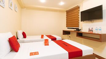 RedDoorz Plus near Uptown BGC Mall
