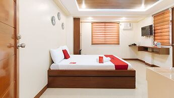 RedDoorz Plus near Uptown BGC Mall