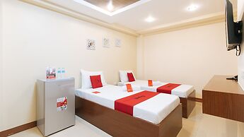 RedDoorz Plus near Uptown BGC Mall