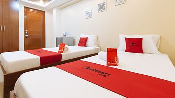 RedDoorz Plus near Uptown BGC Mall