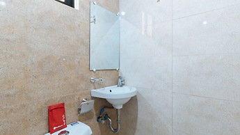 RedDoorz Plus near Uptown BGC Mall