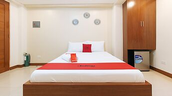 RedDoorz Plus near Uptown BGC Mall