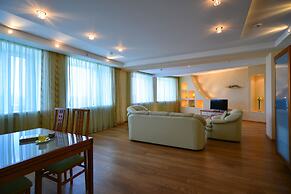 Hotel Mayak - Om Building
